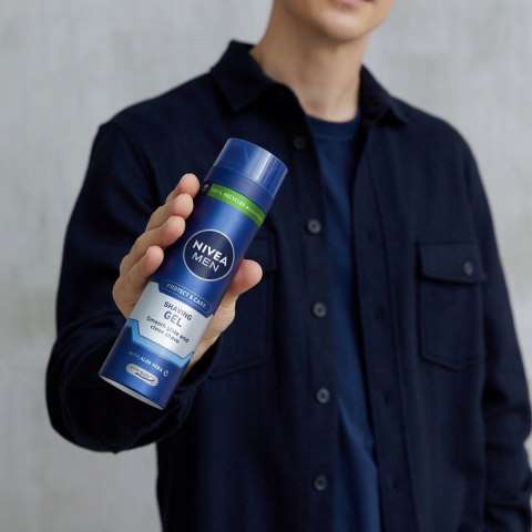 NIVEA MEN PROTECT&CARE Żel do golenia nawilżający dla mężczyzn 200ml