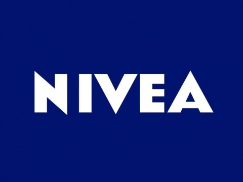 NIVEA POMADKA DO UST PIELĘGNUJĄCA Pearly Shine perłowy blask