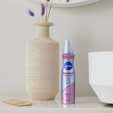 Nivea Diamond Gloss Care pianka do włosów 150 ml